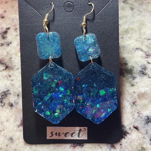 Handmade resin jewelry. Customizable. Any color. Lightweight. - Picture 7 of 16